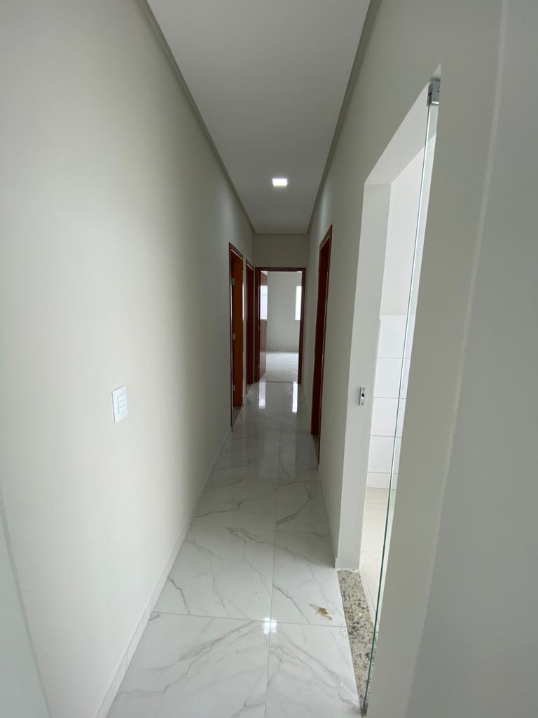 Vende casa com excelente acabamento no bairro Dinah Borges