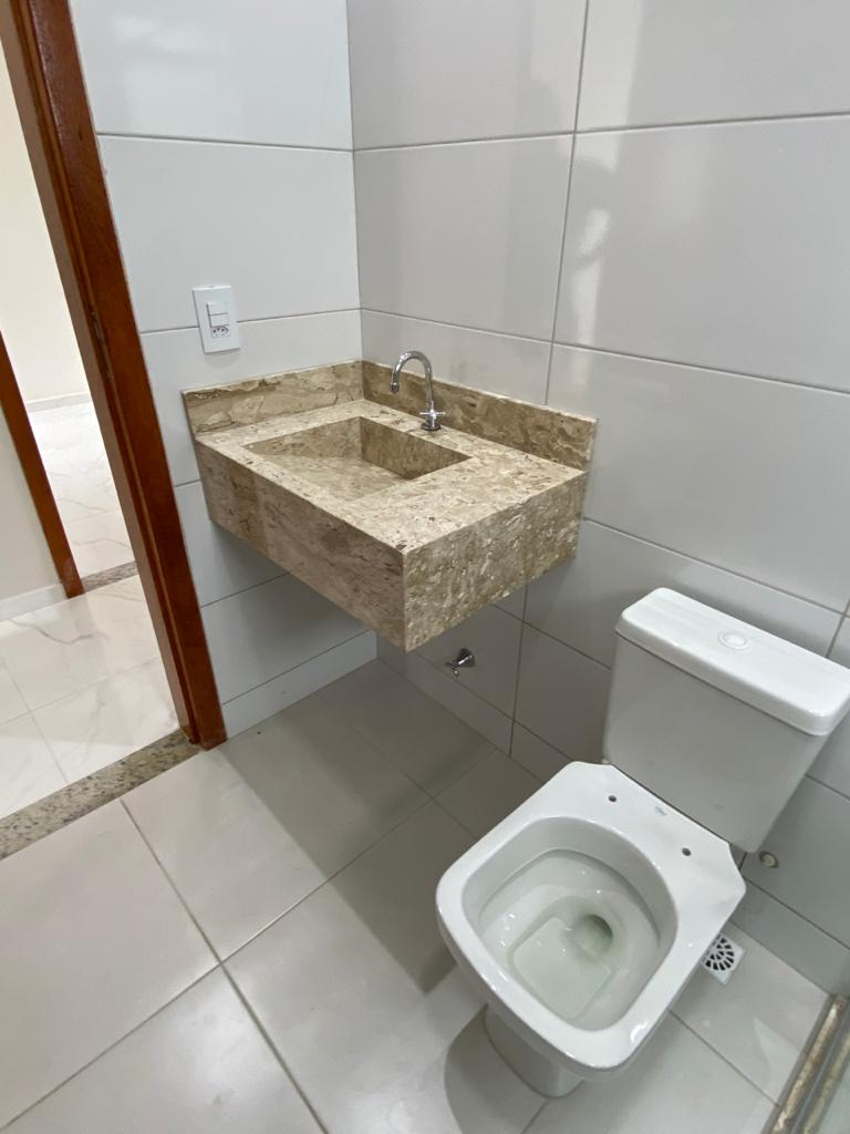 Vende casa com excelente acabamento no bairro Dinah Borges
