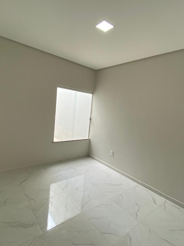 Vende casa com excelente acabamento no bairro Dinah Borges
