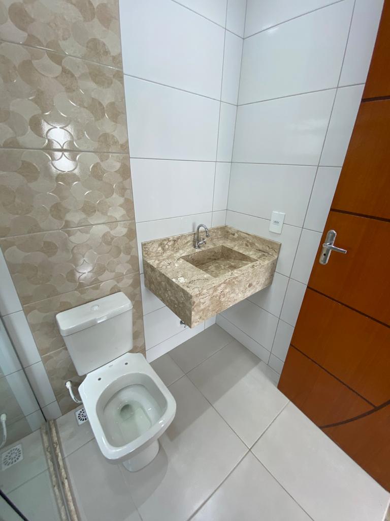 Vende casa com excelente acabamento no bairro Dinah Borges