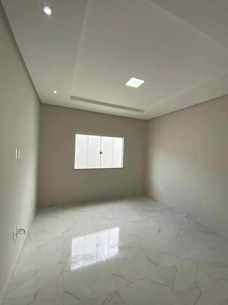 Vende casa com excelente acabamento no bairro Dinah Borges
