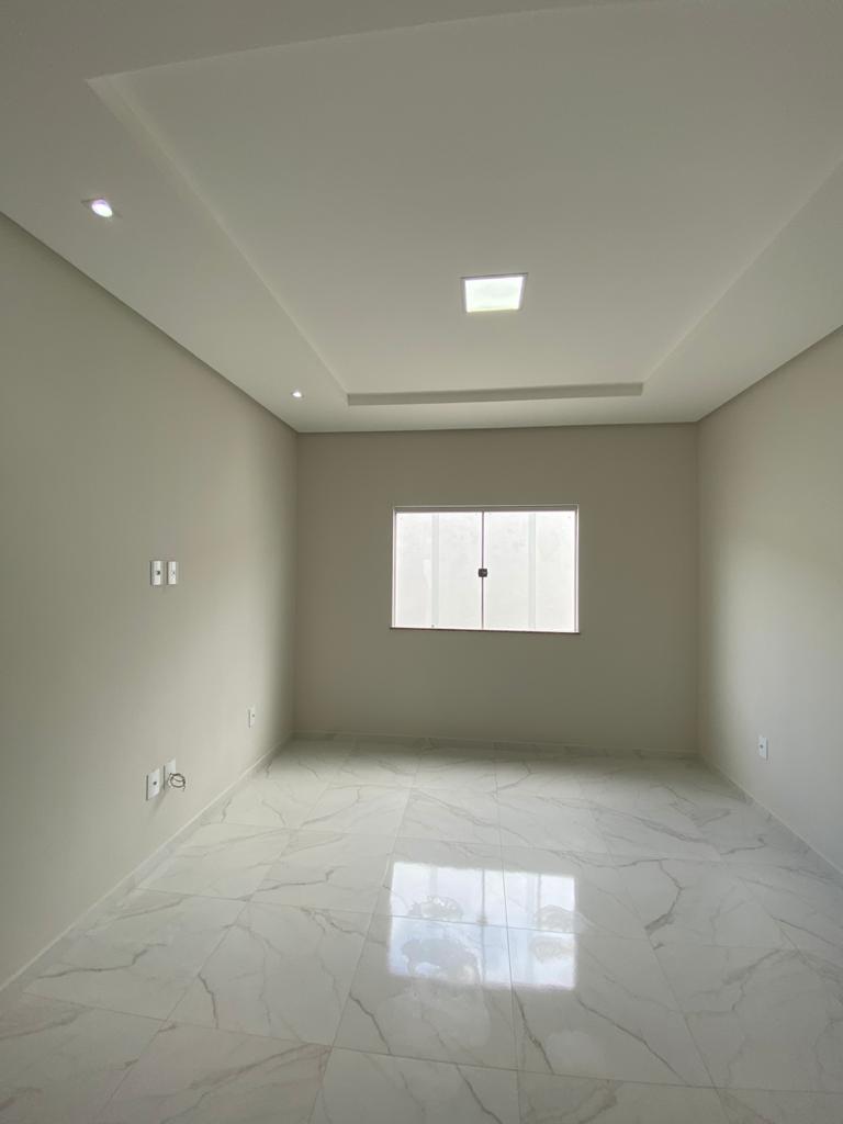Vende casa com excelente acabamento no bairro Dinah Borges