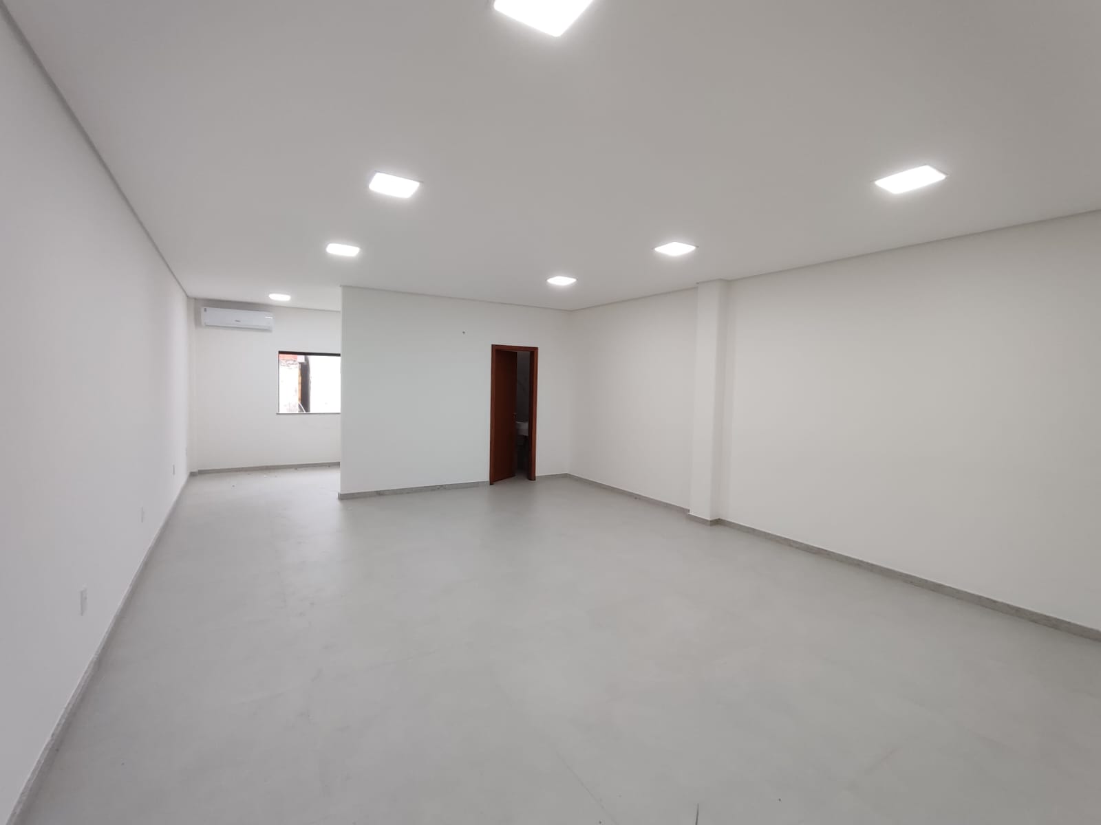 Sala comercial - Locação, Centro, Eunápolis, BA