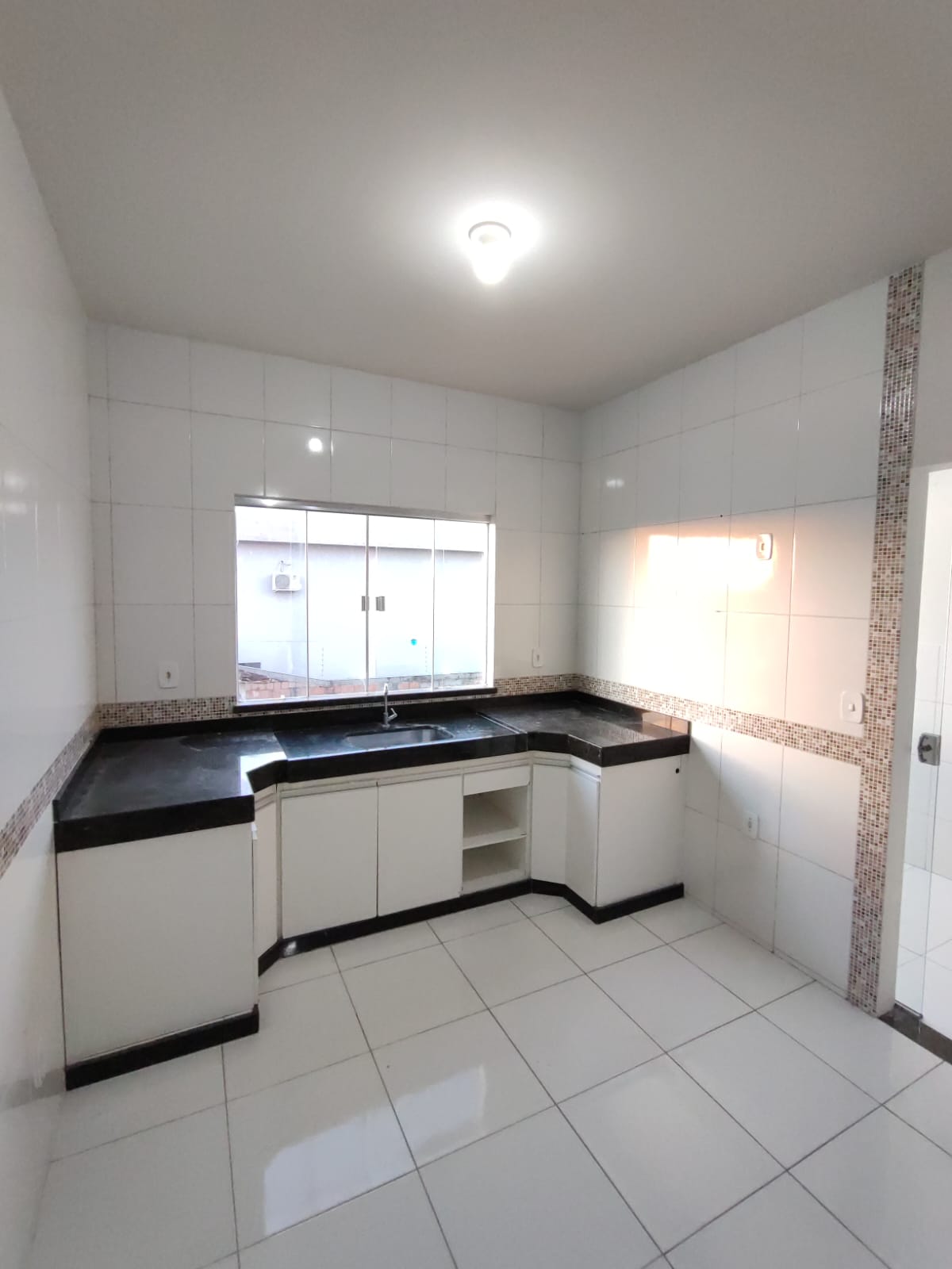 Aluga Apartamento no Jd. das Acácias