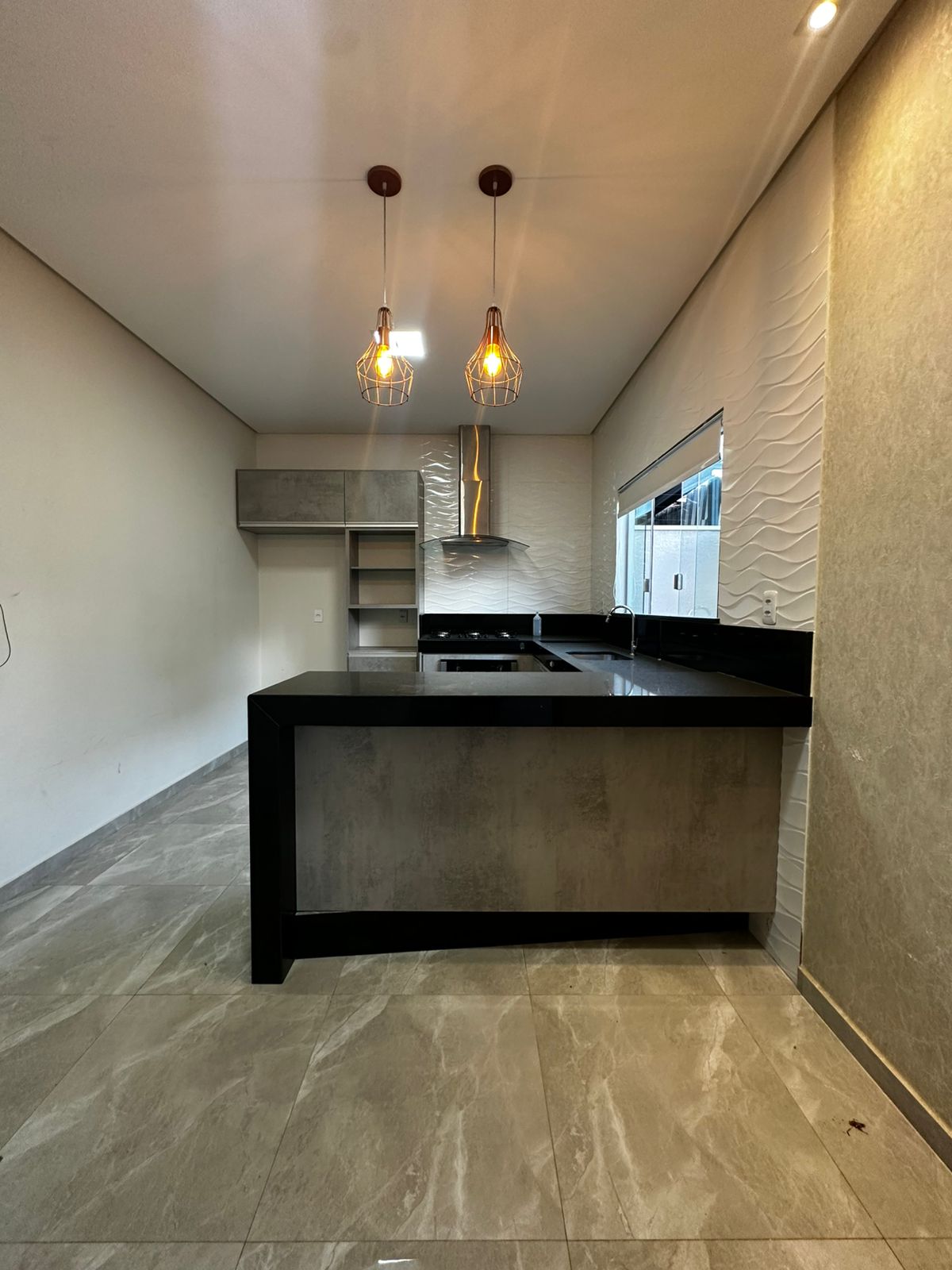 Vende Bela Casa Duplex no Colonial