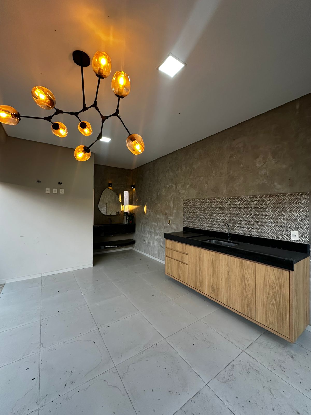 Vende Bela Casa Duplex no Colonial