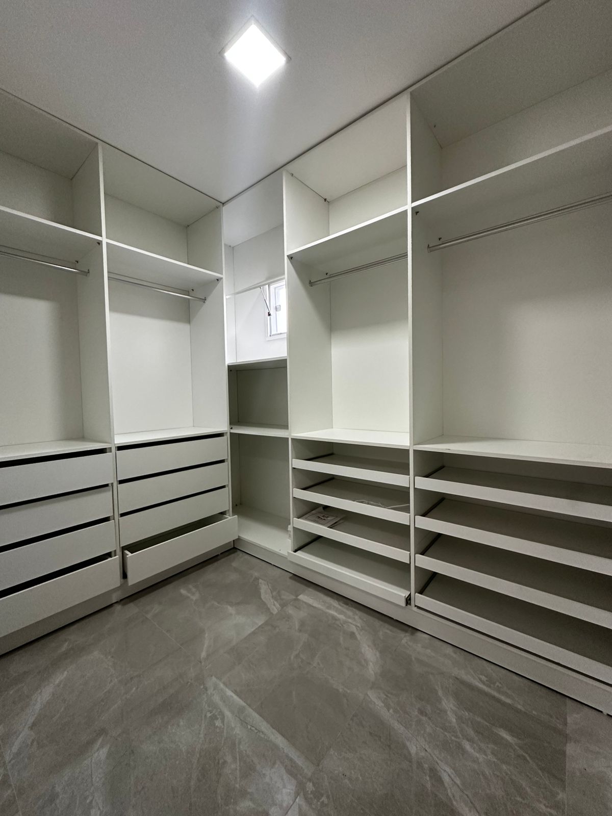 Vende Bela Casa Duplex no Colonial