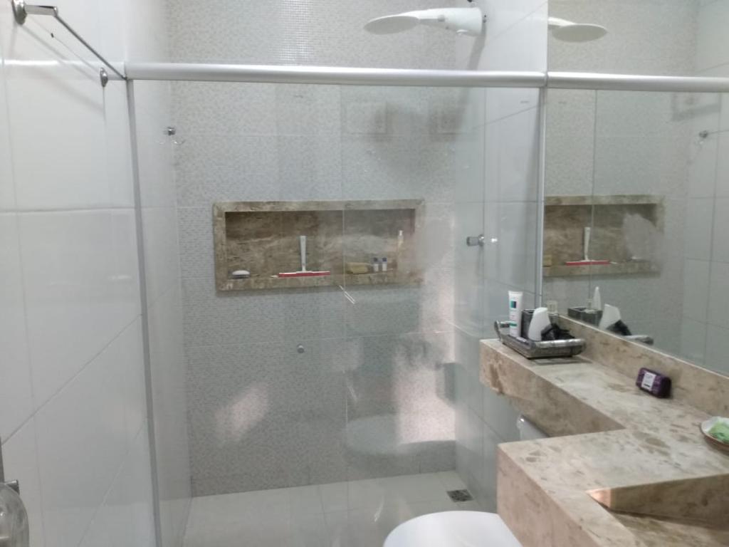 VENDE-SE CASA AMPLA NO BAIRRO CENTAURO