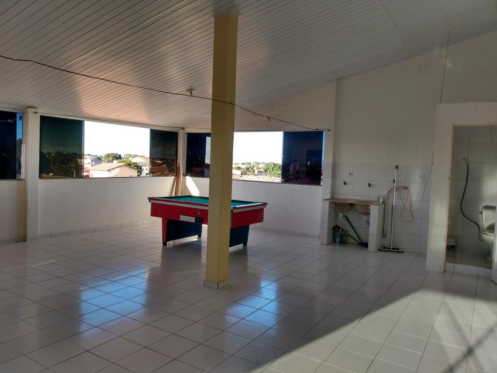 VENDE-SE CASA AMPLA NO BAIRRO CENTAURO