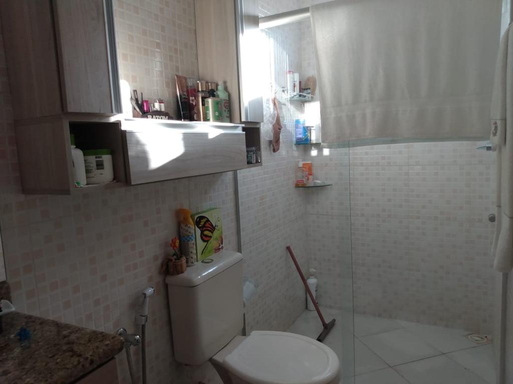 VENDE-SE CASA AMPLA NO BAIRRO CENTAURO