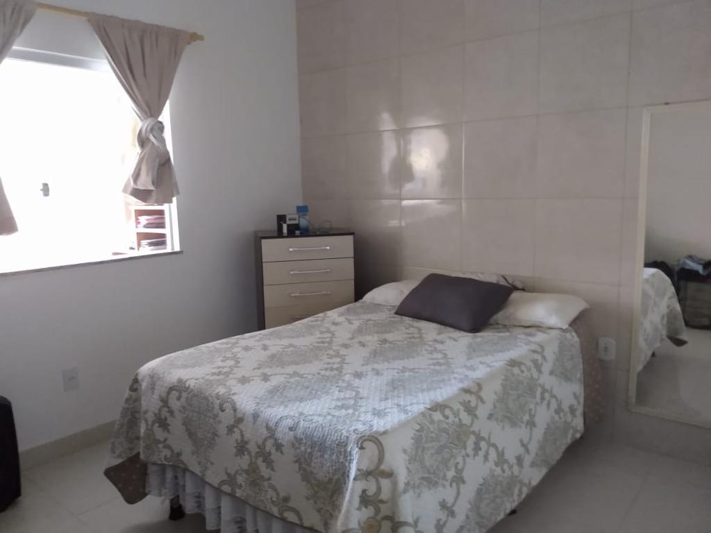 VENDE-SE CASA AMPLA NO BAIRRO CENTAURO