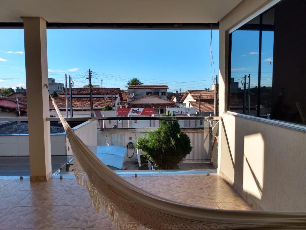 VENDE-SE CASA AMPLA NO BAIRRO CENTAURO