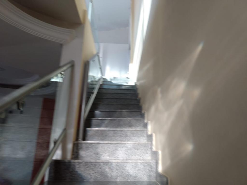 VENDE-SE CASA AMPLA NO BAIRRO CENTAURO