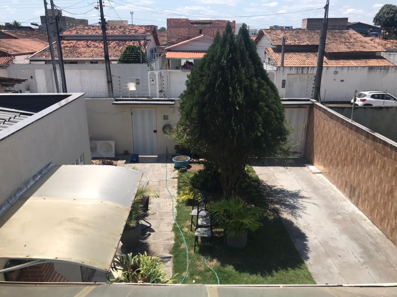 VENDE-SE CASA AMPLA NO BAIRRO CENTAURO