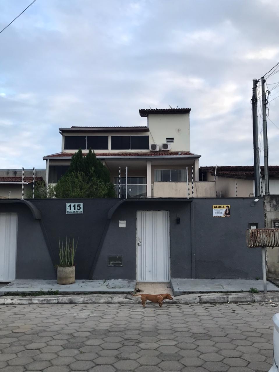 VENDE-SE CASA AMPLA NO BAIRRO CENTAURO
