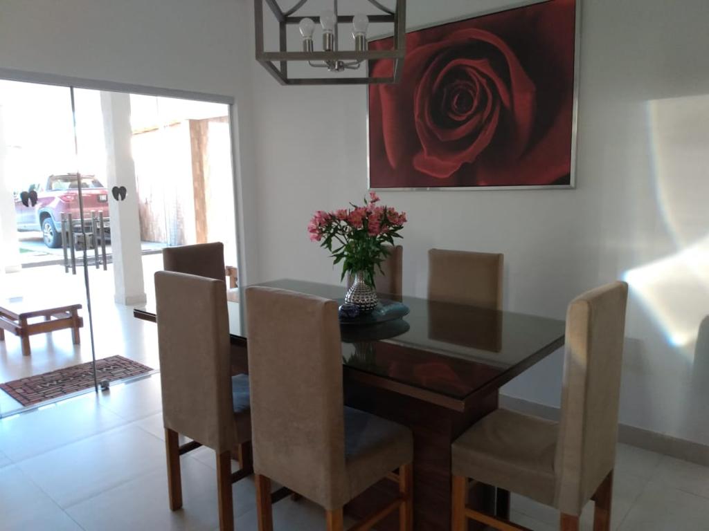 VENDE-SE CASA AMPLA NO BAIRRO CENTAURO