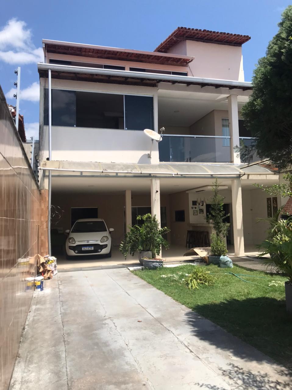 VENDE-SE CASA AMPLA NO BAIRRO CENTAURO