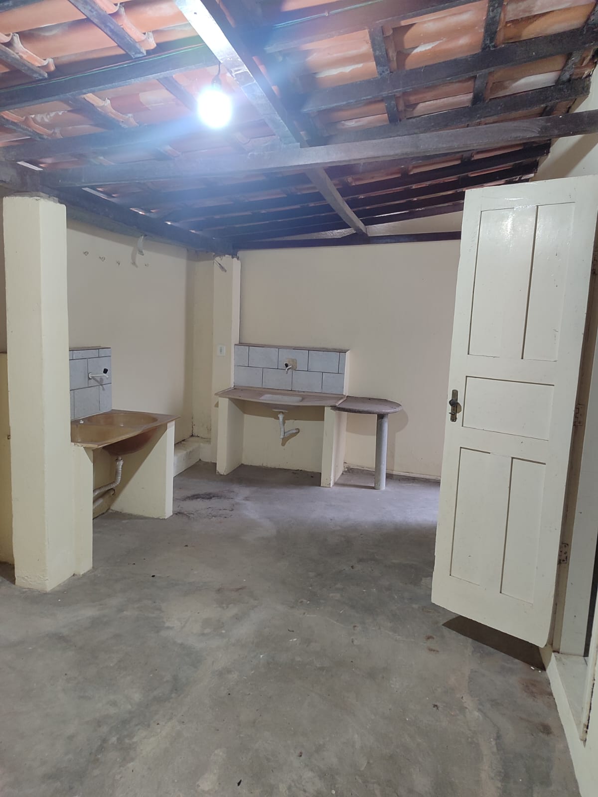 Aluga Casa no bairro Santa Lúcia