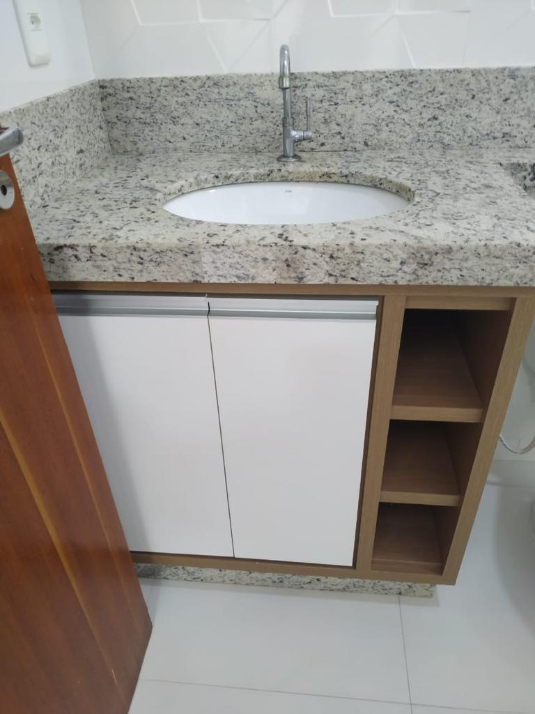 Aluga Apartamento bem localizado no Centro (Com garagem)