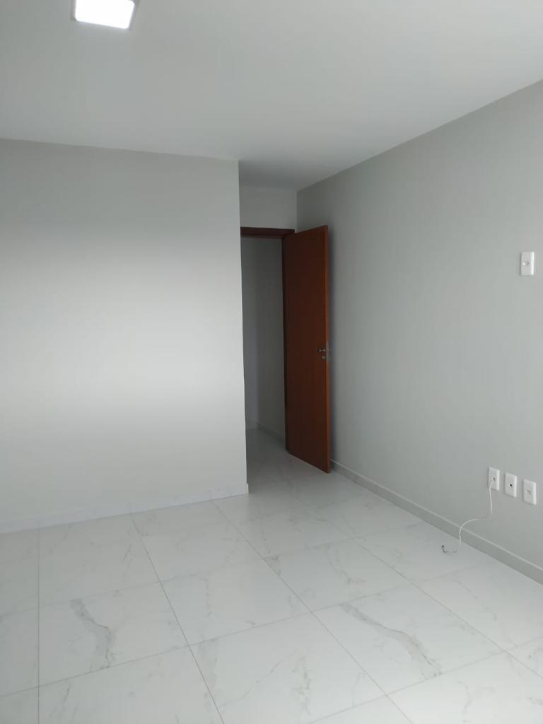 Aluga Apartamento bem localizado no Centro (Com garagem)