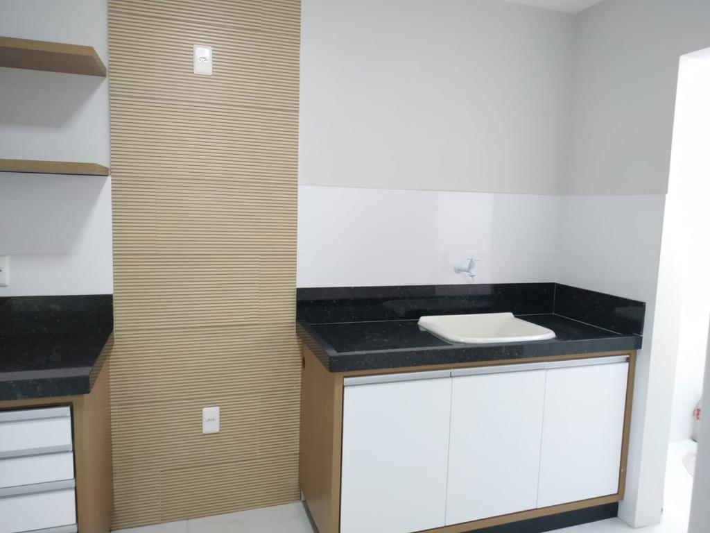 Aluga Apartamento bem localizado no Centro (Com garagem)