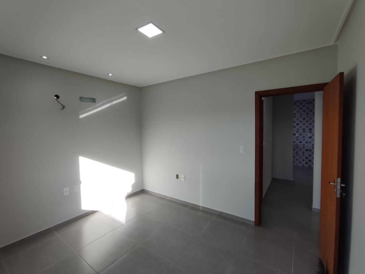 Aluga Apartamento no Primeiro Andar na Urbis II
