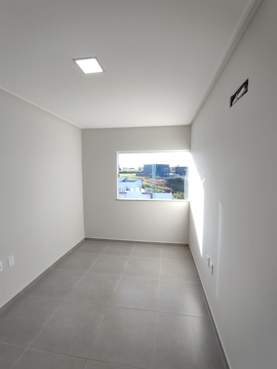 Aluga Apartamento no Primeiro Andar na Urbis II