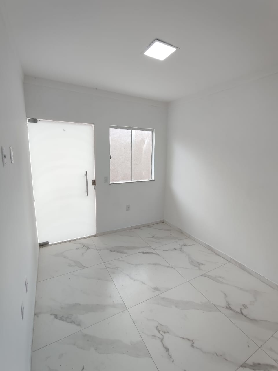 Aluga Apartamento Térreo na Urbis I (Próx. Faculdade Pitágoras)