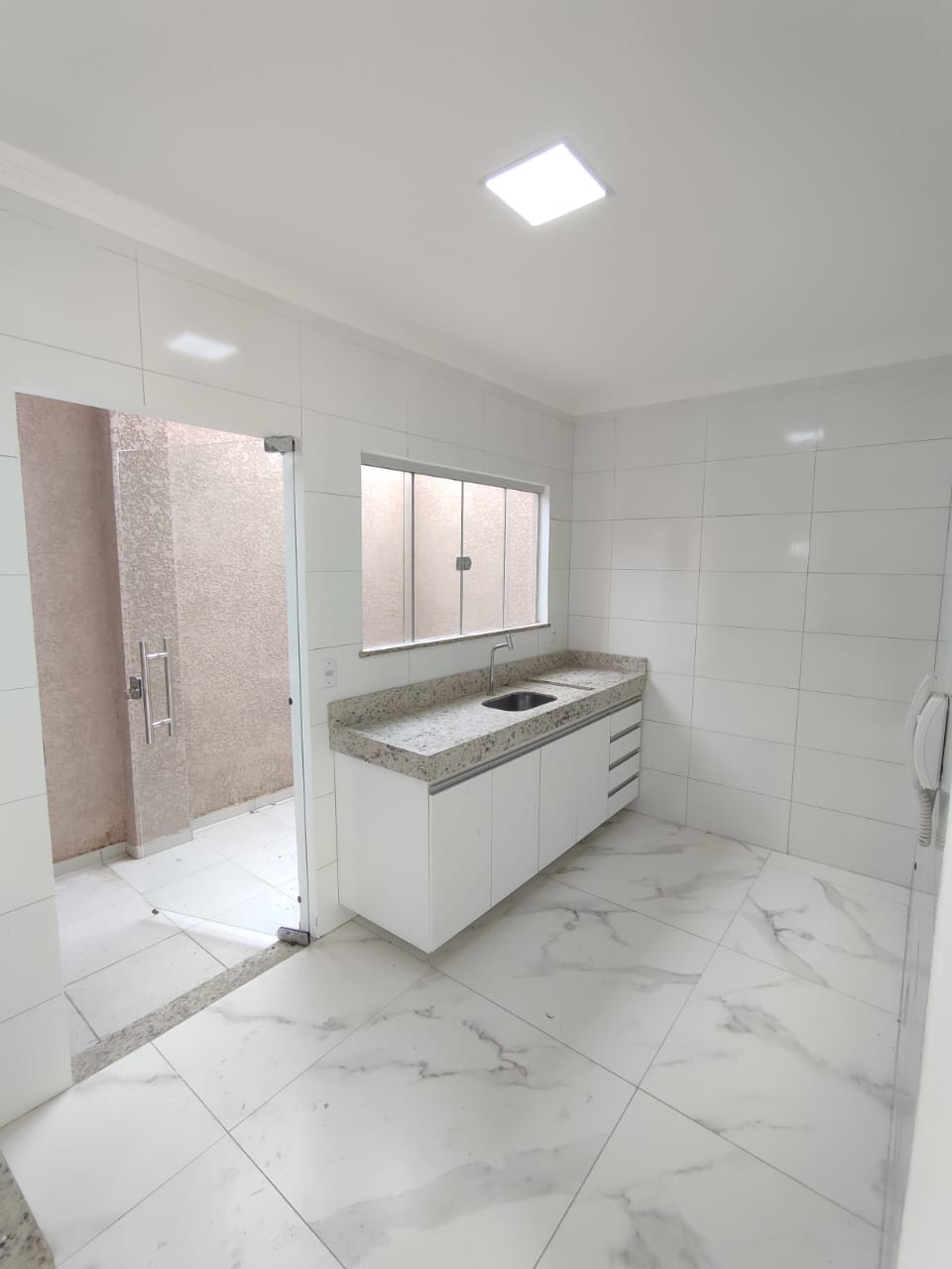 Aluga Apartamento Térreo na Urbis I (Próx. Faculdade Pitágoras)