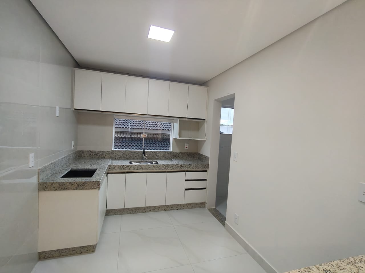 Aluga Apartamento Novíssimo no Jardins das Acácias 