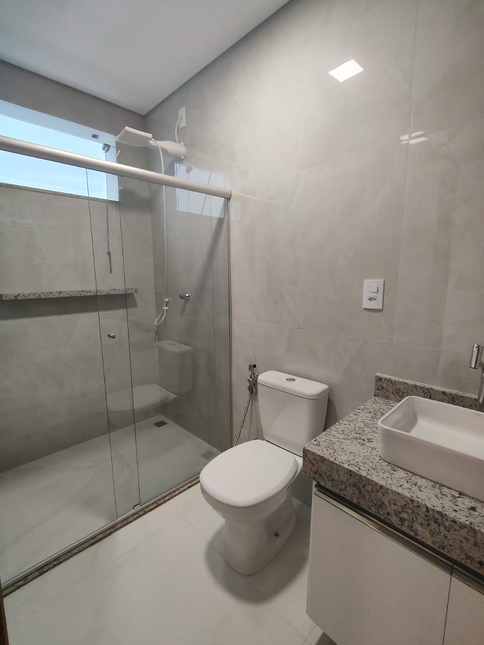 Aluga Apartamento Novíssimo no Jardins das Acácias 