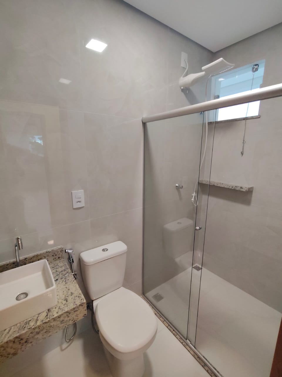 Aluga Apartamento Novíssimo no Jardins das Acácias 