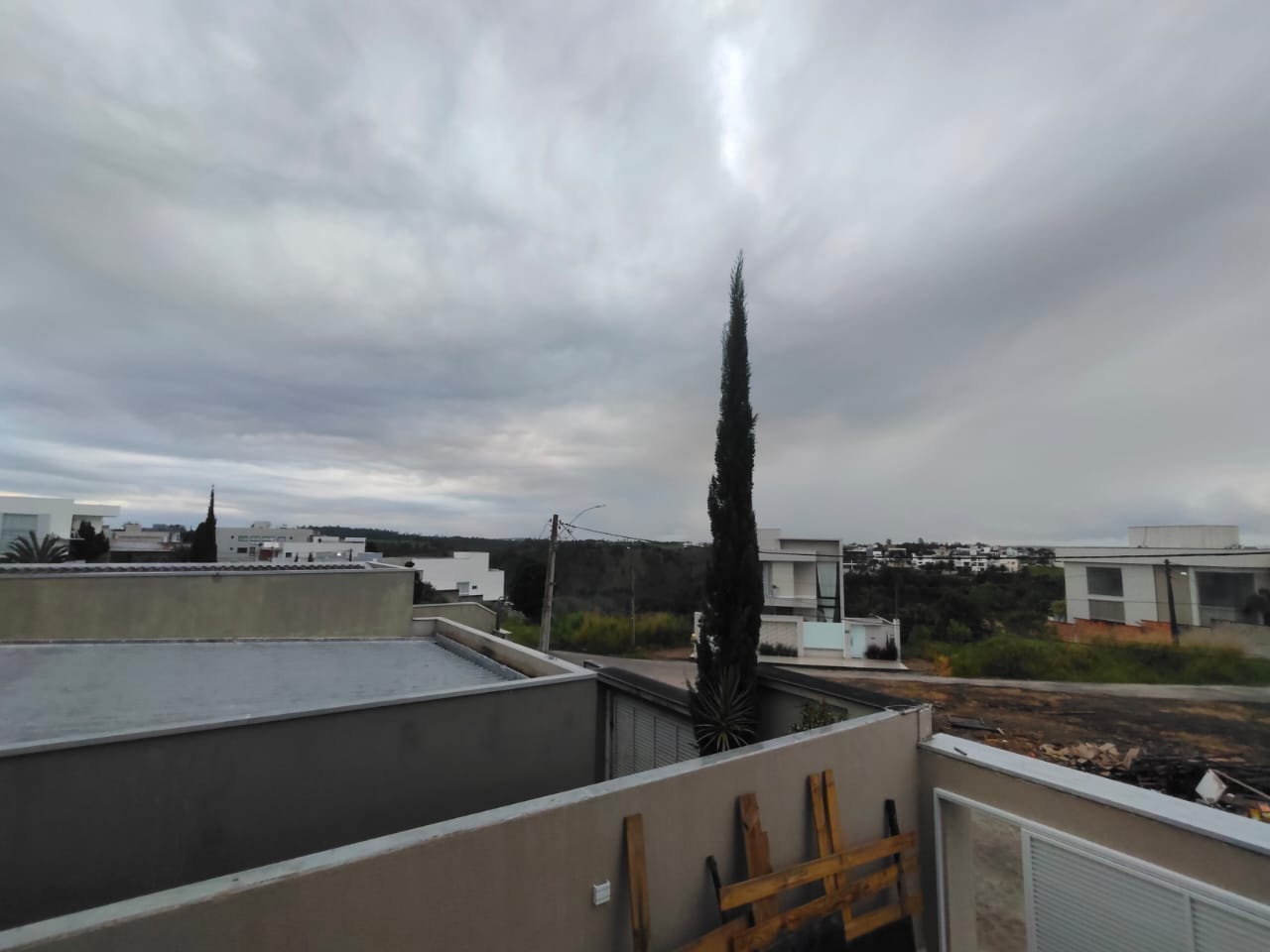 Aluga Apartamento Novíssimo no Jardins das Acácias 