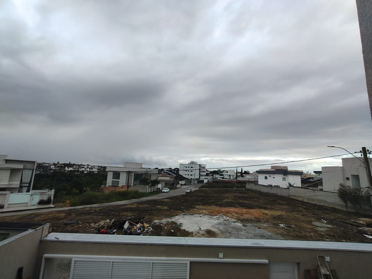 Aluga Apartamento Novíssimo no Jardins das Acácias 