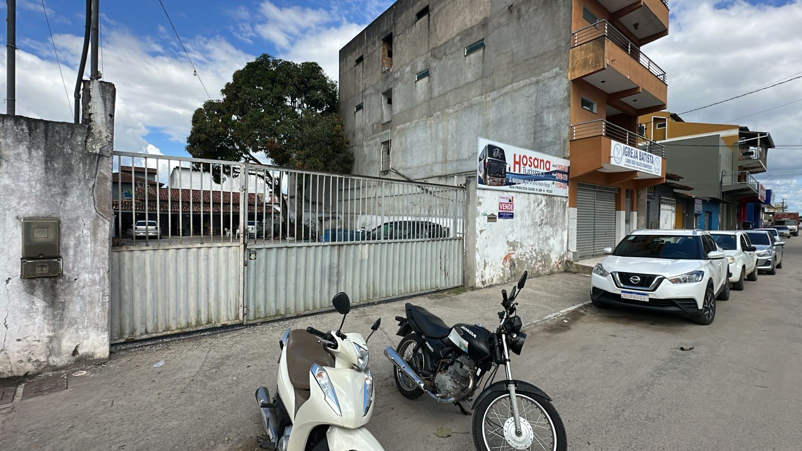 Vende área comercial bem localizada no bairro Pequi