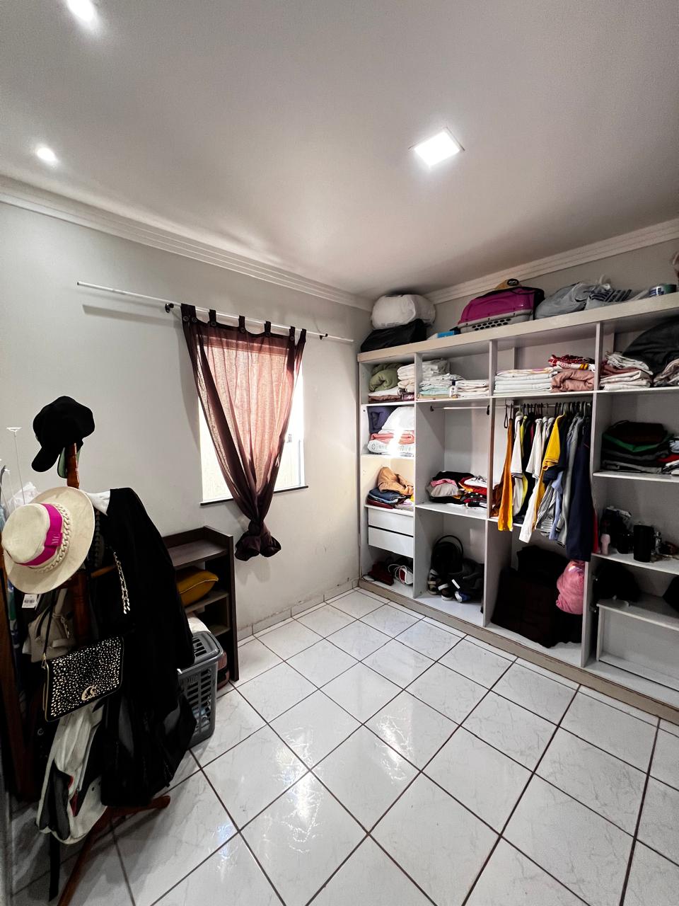 Vende bela casa no bairro Santa Lúcia 