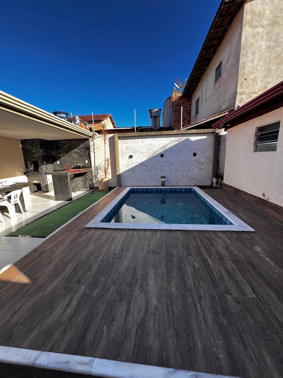 Vende bela casa no bairro Santa Lúcia 