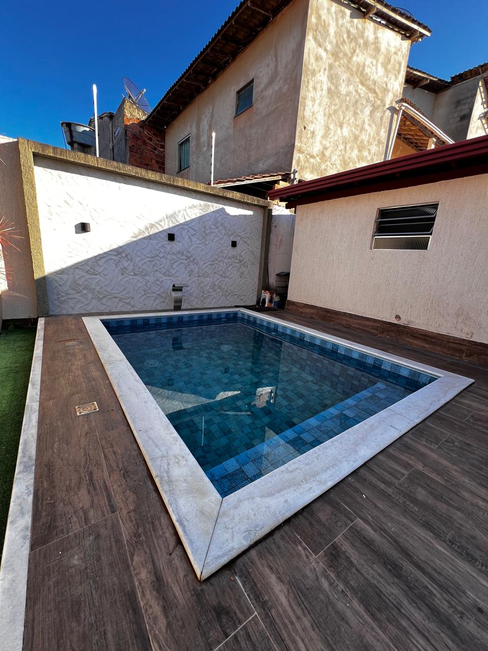 Vende bela casa no bairro Santa Lúcia 