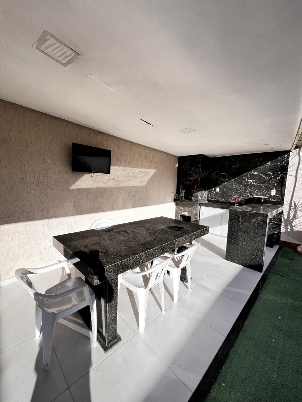 Vende bela casa no bairro Santa Lúcia 