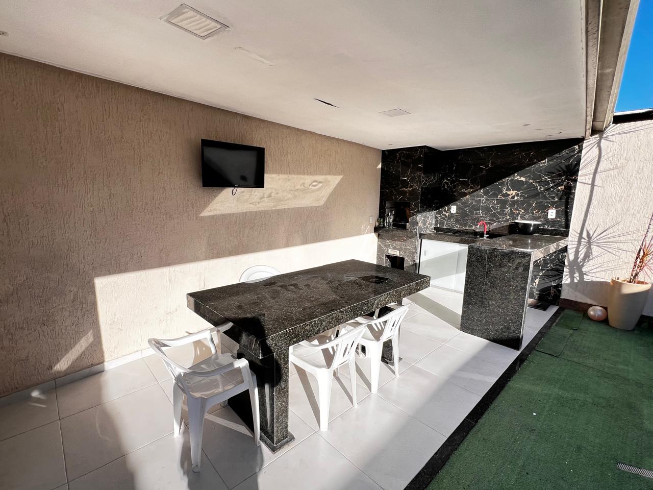 Vende bela casa no bairro Santa Lúcia 