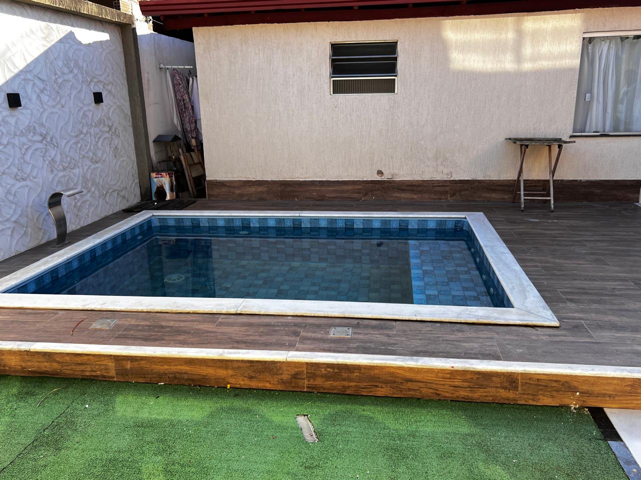 Vende bela casa no bairro Santa Lúcia 