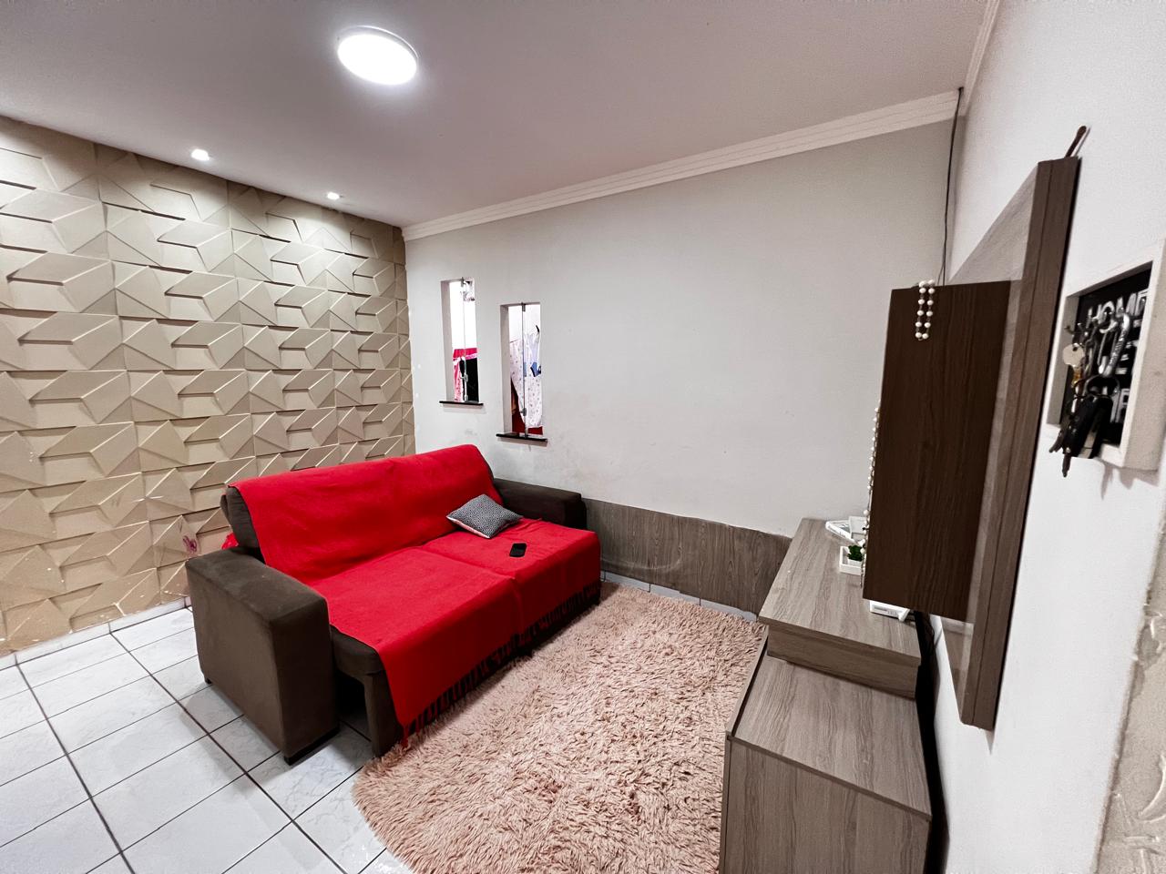 Vende bela casa no bairro Santa Lúcia 
