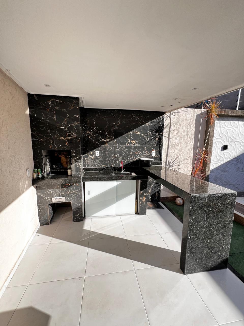 Vende bela casa no bairro Santa Lúcia 