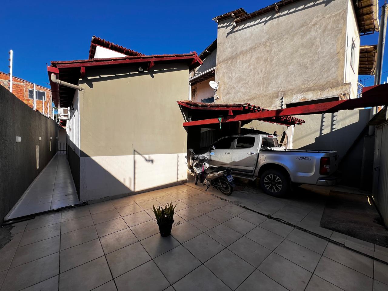 Vende bela casa no bairro Santa Lúcia 