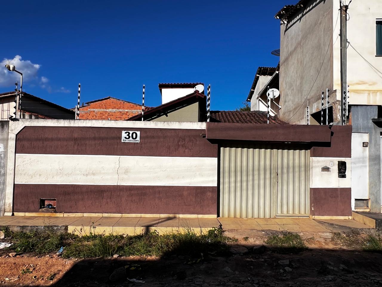 Vende bela casa no bairro Santa Lúcia 