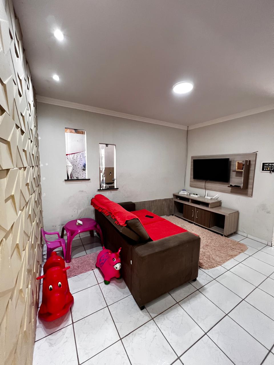 Vende bela casa no bairro Santa Lúcia 