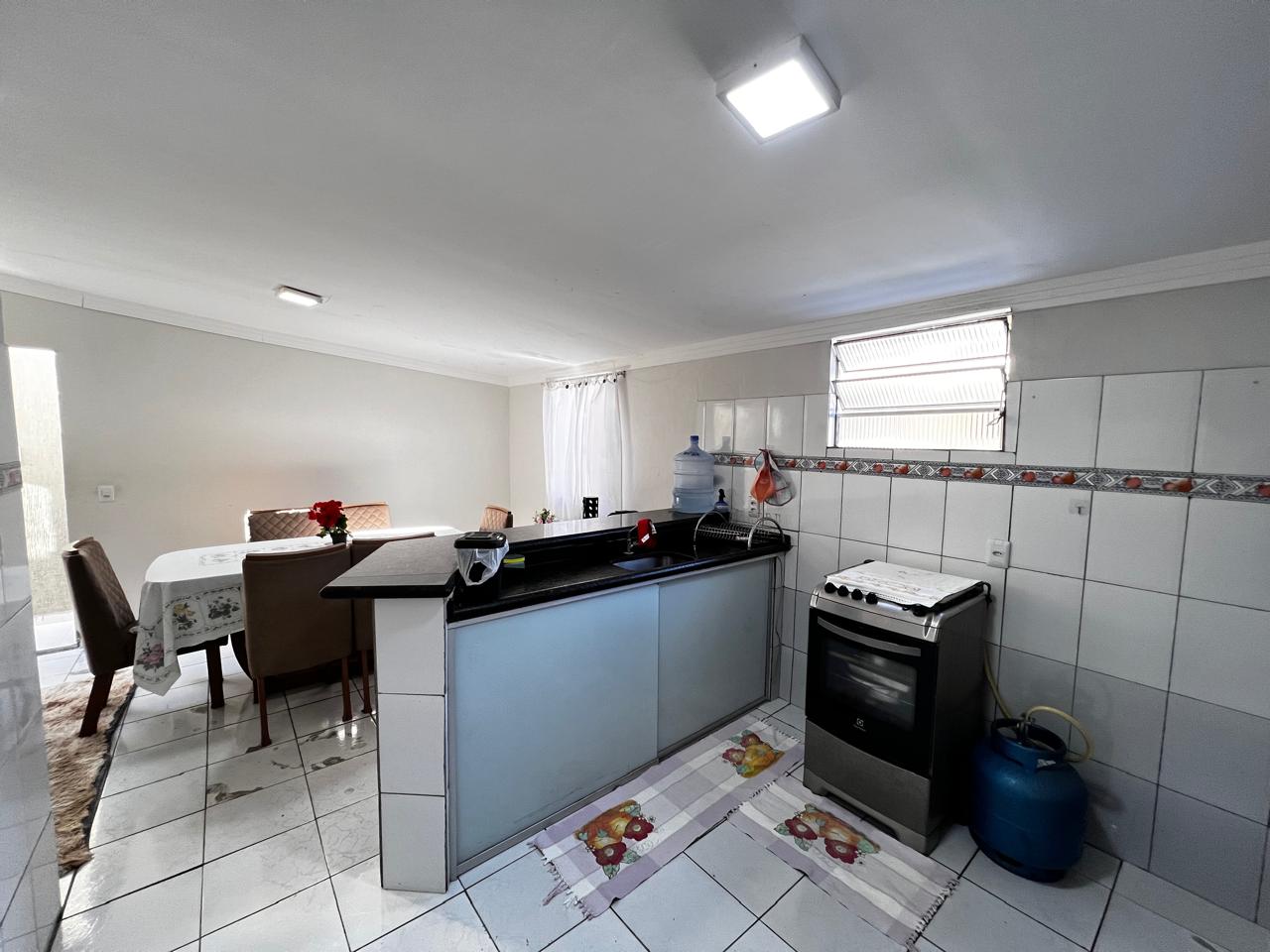 Vende bela casa no bairro Santa Lúcia 