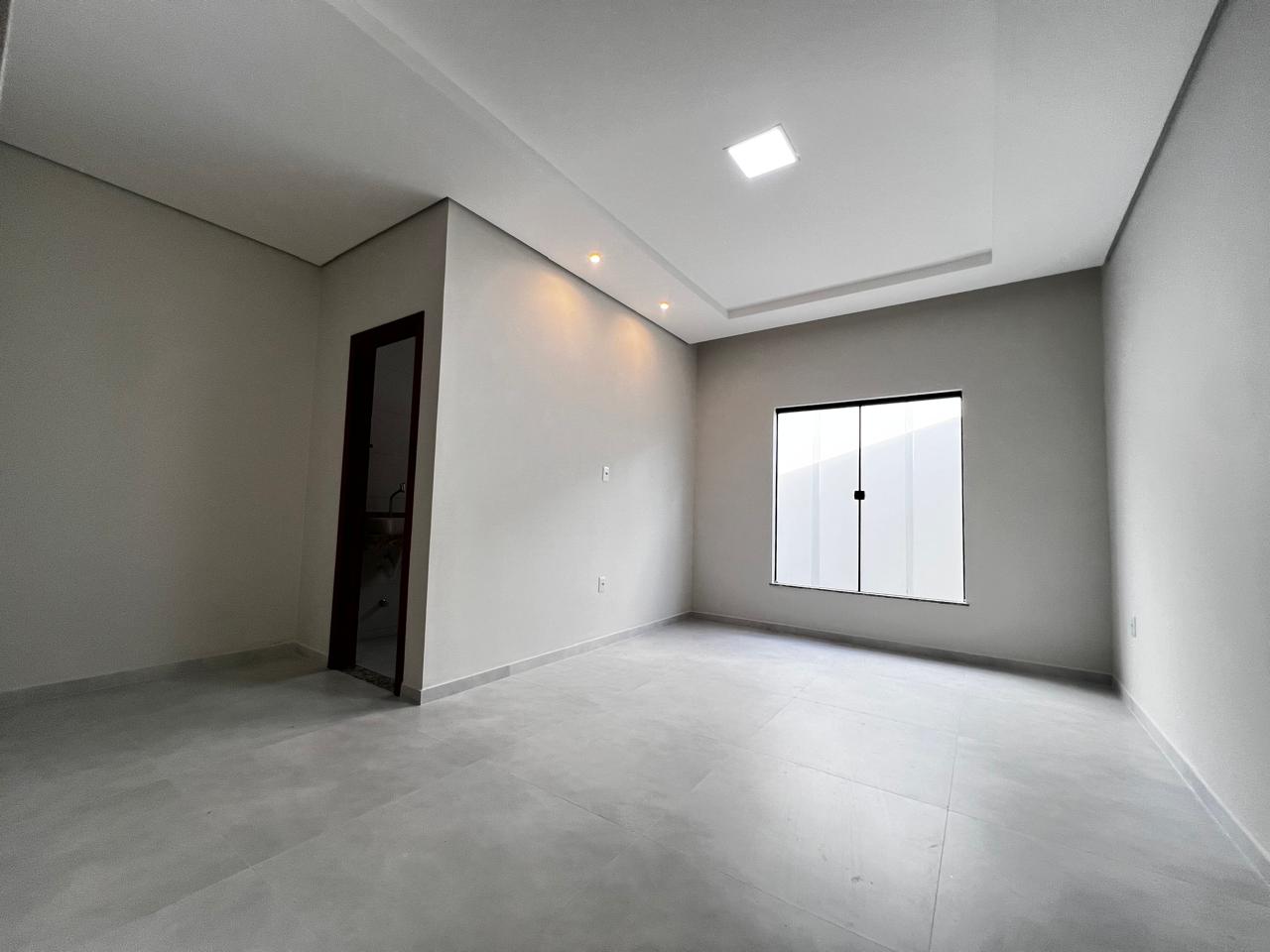 Vende bela casa com ótimo acabamento no Santa Lúcia