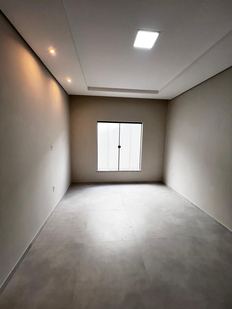 Vende bela casa com ótimo acabamento no Santa Lúcia