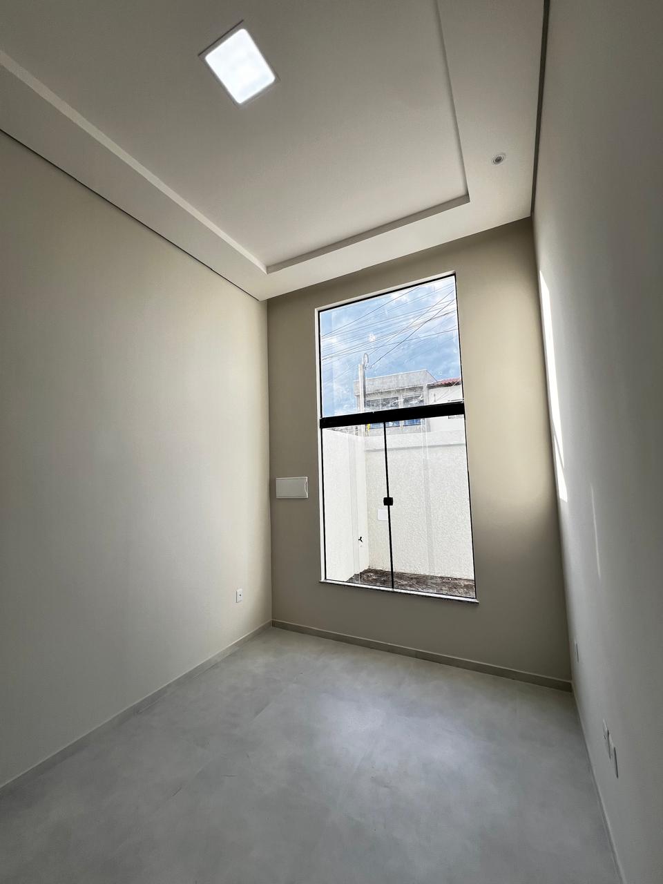 Vende bela casa com ótimo acabamento no Santa Lúcia